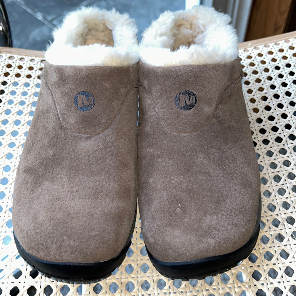 FURRY MERRELL CLOGS SZ 8
